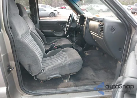 2001 Chevrolet S-10 Ls from USA, damaged, VIN 1GCCS19W818185292